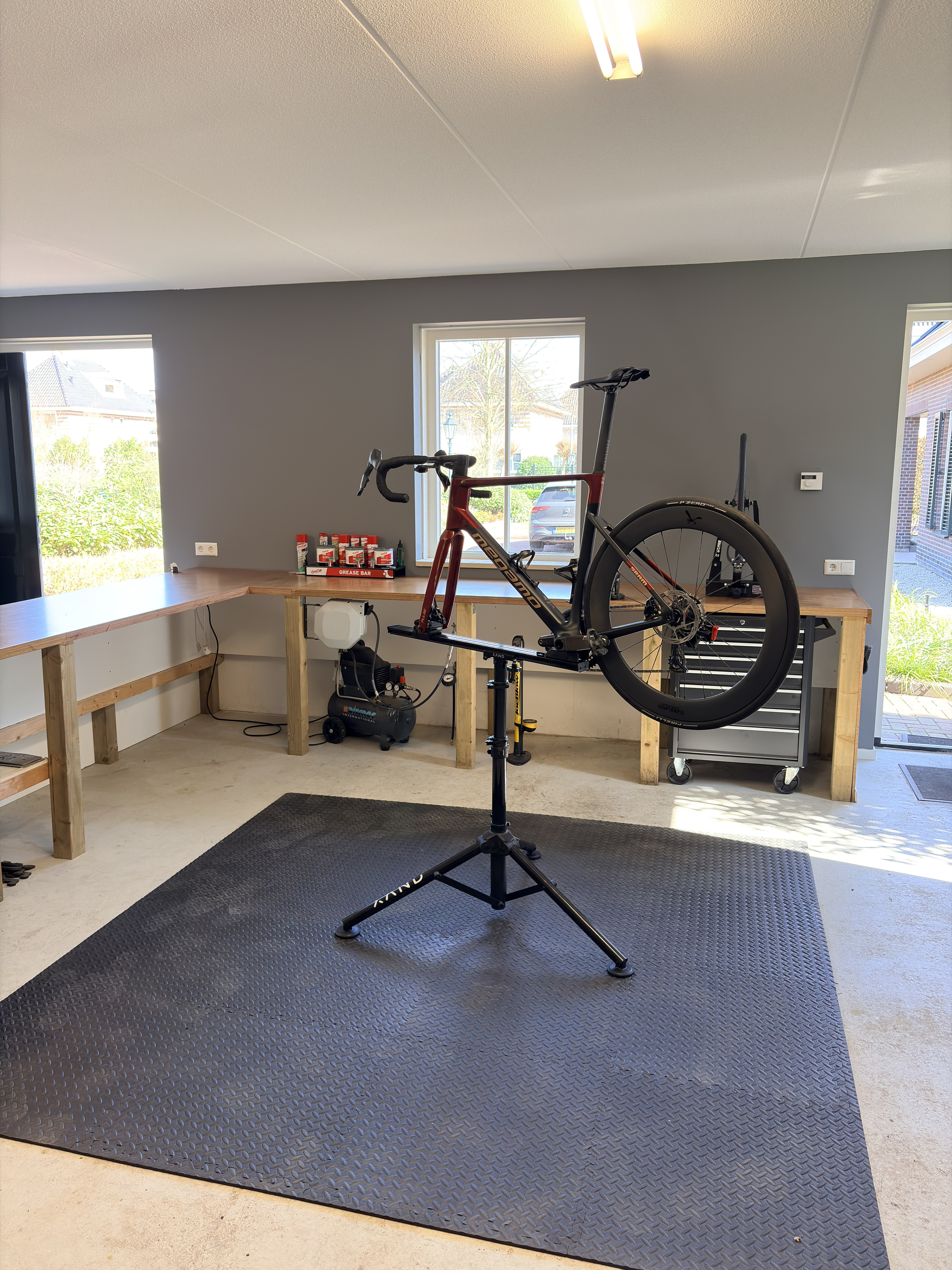 Werkplaats Van Steensel Wielersport — racefiets klaar voor service